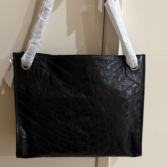 Niki Medium YSL Shopper Tote Bag in Crinkled Leather - Picture 4 of 8